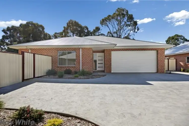 4/28 Gordon Crescent, Romsey VIC 3434