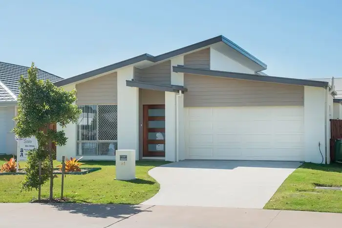 41 Azure Way, Hope Island QLD 4212