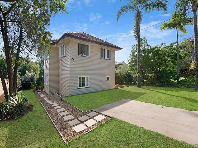 82 Tenth Avenue, Kedron QLD 4031