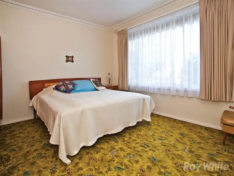 Fifth view of Homely house listing, 8 Wattle Grove, Mulgrave VIC 3170