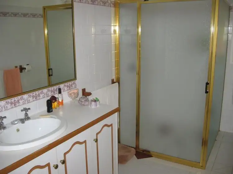 Sixth view of Homely house listing, 2 Leahy Court, Rochester VIC 3561