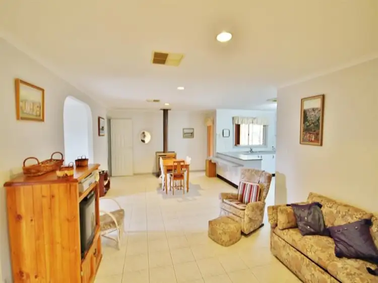 Fifth view of Homely house listing, 40 Pineview Circuit, Young NSW 2594