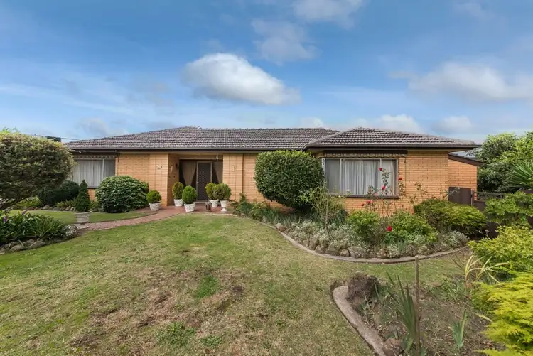 8 Somerset Drive, Dandenong North VIC 3175