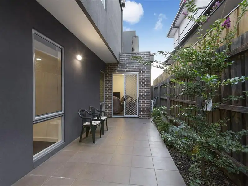 Main view of Homely apartment listing, 2/45 Rosstown Road, Carnegie VIC 3163