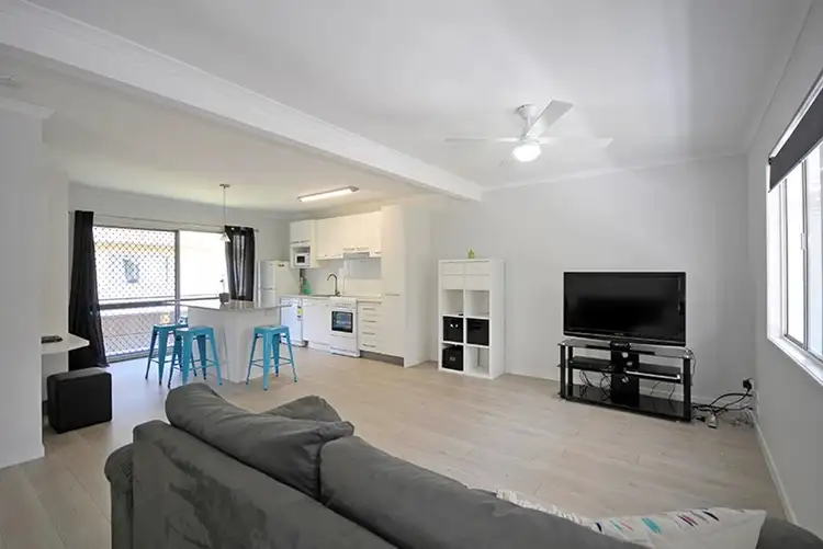 4/52 Sarawak Avenue, Palm Beach QLD 4221