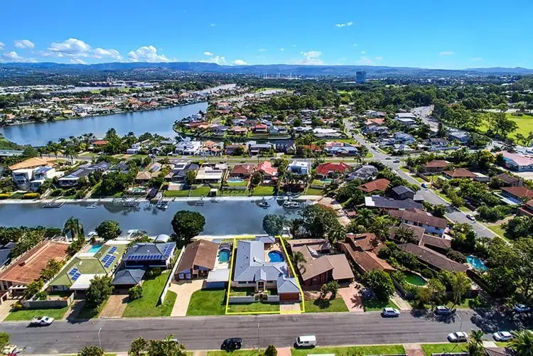 18 De Haviland Avenue, Benowa Waters QLD 4217