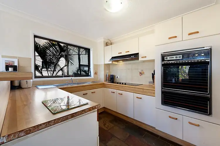 Sixth view of Homely apartment listing, 4/92 Stanhill Drive, Chevron Island QLD 4217