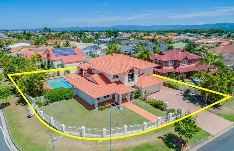 2 Kilbreck Street, Benowa Waters QLD 4217