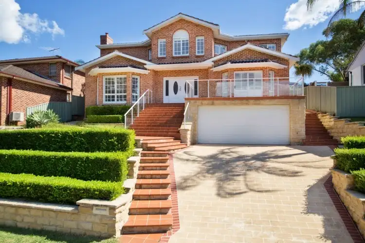 18 Beaumaris Drive, Menai NSW 2234
