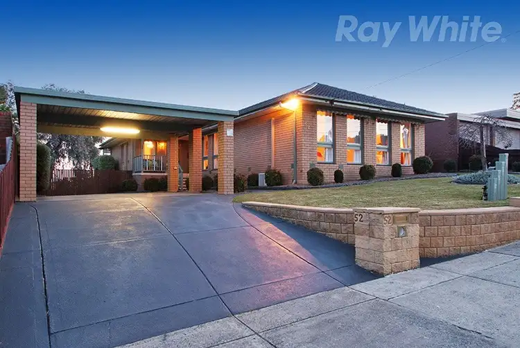52 BIMBADEEN Drive, Mooroolbark VIC 3138