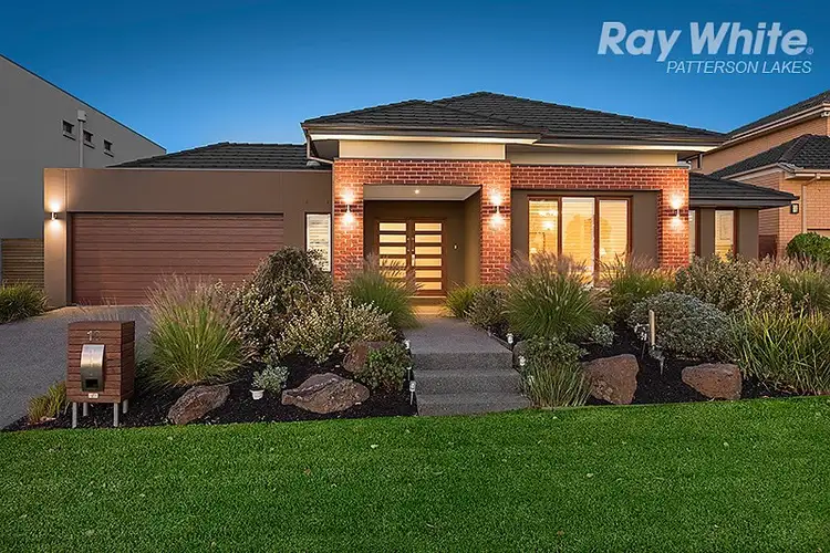 10 Macquarie Circle, Waterways VIC 3195