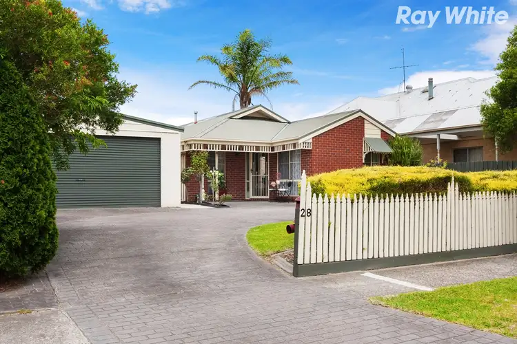 28 Thomas Place, Pakenham VIC 3810