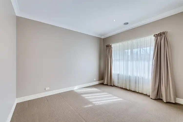 Seventh view of Homely house listing, 6 Oakville Place, Craigieburn VIC 3064