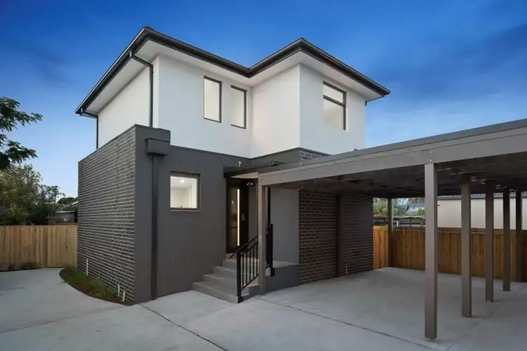 2/67 Carinish Road, Clayton VIC 3168