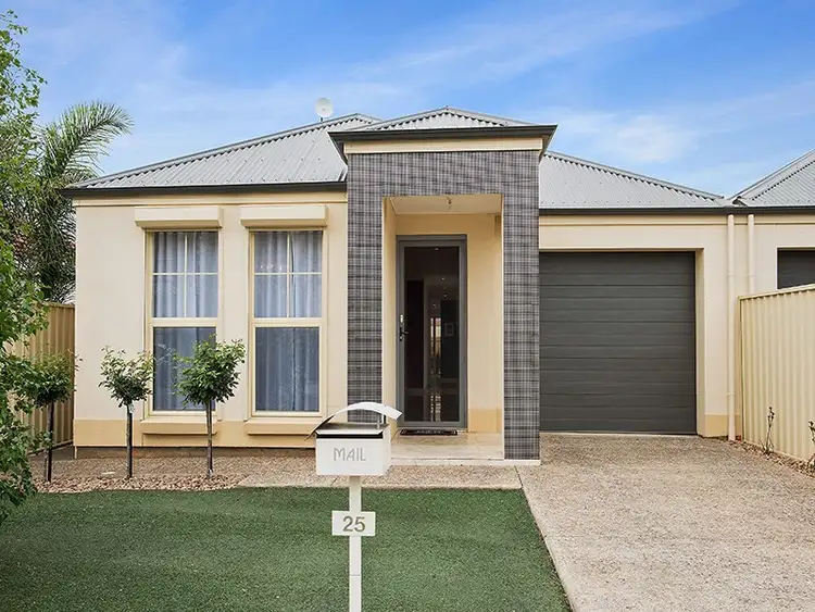 25 Broadford Crescent, Findon SA 5023