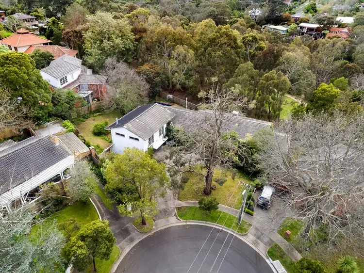 Second view of Homely house listing, 5 Warren Court, Mount Waverley VIC 3149