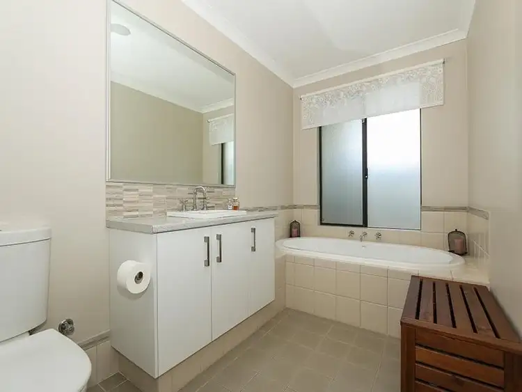 Fifth view of Homely house listing, 8 Seine Mews, Champion Lakes WA 6111