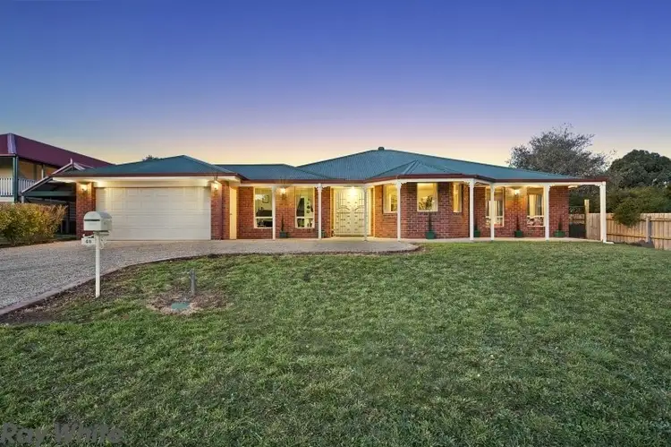 48 Robb Drive, Romsey VIC 3434