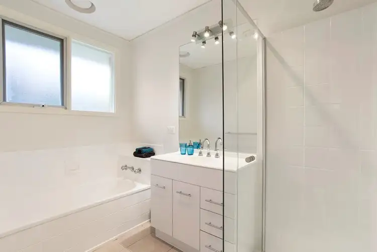 Fifth view of Homely house listing, 8 Akuna Avenue, Notting Hill VIC 3168