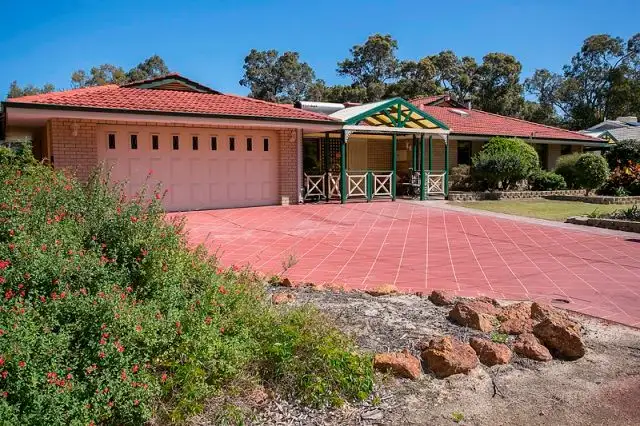 18 Flora Terrace, Lesmurdie WA 6076