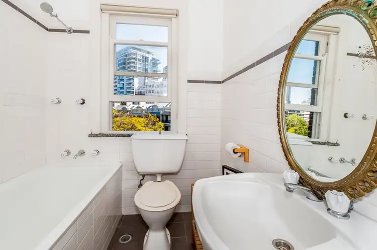 Fourth view of Homely studio listing, 11/2 Roslyn Gardens, Elizabeth Bay NSW 2011