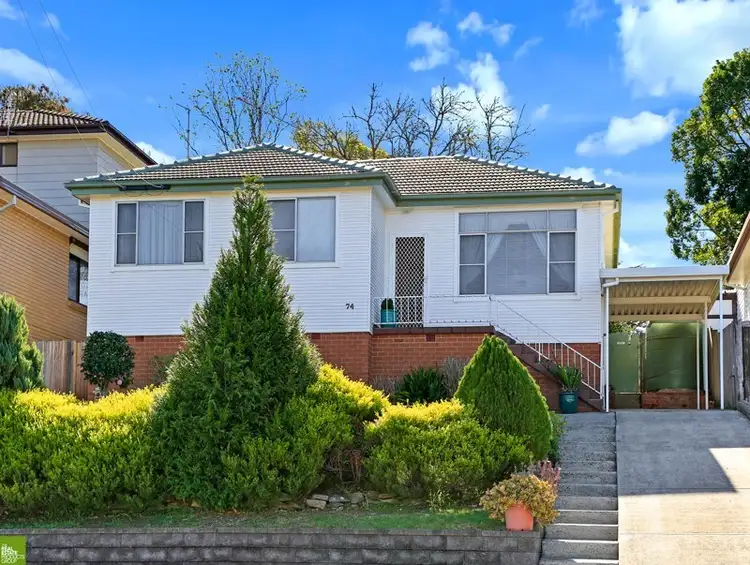 74 Beatus Street, Unanderra NSW 2526