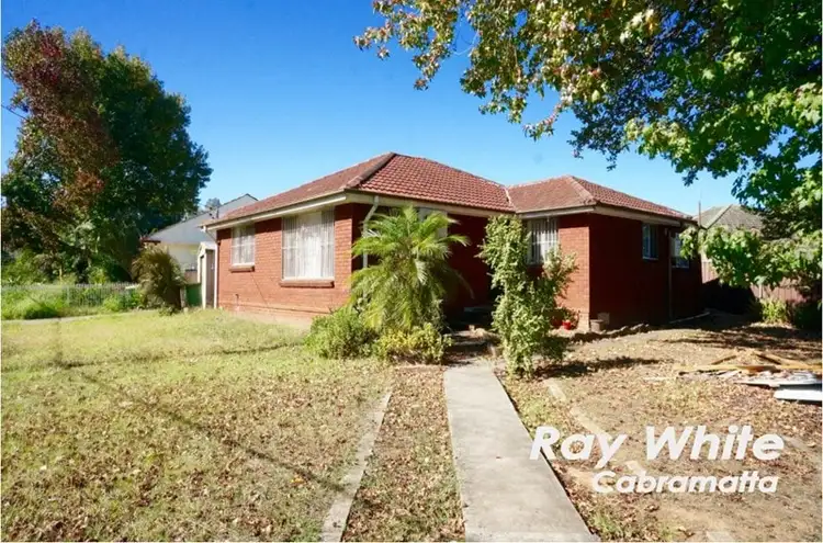 2 Chelsea Drive, Canley Heights NSW 2166