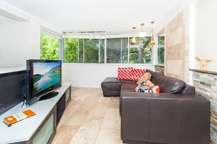 Third view of Homely studio listing, 4/68-72 Roslyn Gardens, Elizabeth Bay NSW 2011