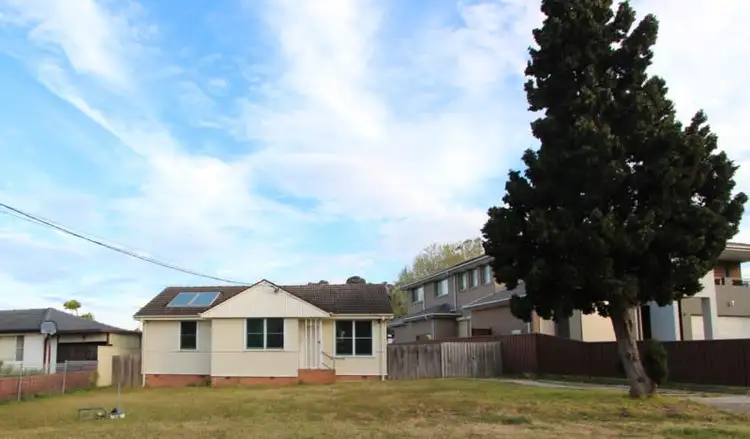 6 Van Dieman Crescent, Fairfield West NSW 2165