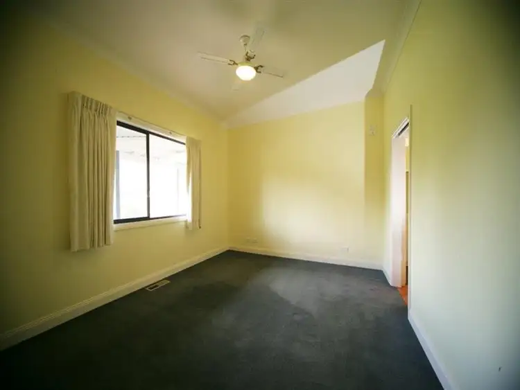 Sixth view of Homely house listing, 1 Berry Court, Hamilton VIC 3300