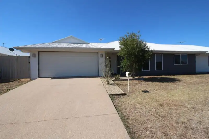 Main view of Homely house listing, 2/40 Lakeside Drive, Emerald QLD 4720