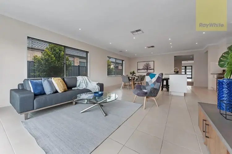 Fifth view of Homely house listing, 8 Lion Chase, Craigieburn VIC 3064