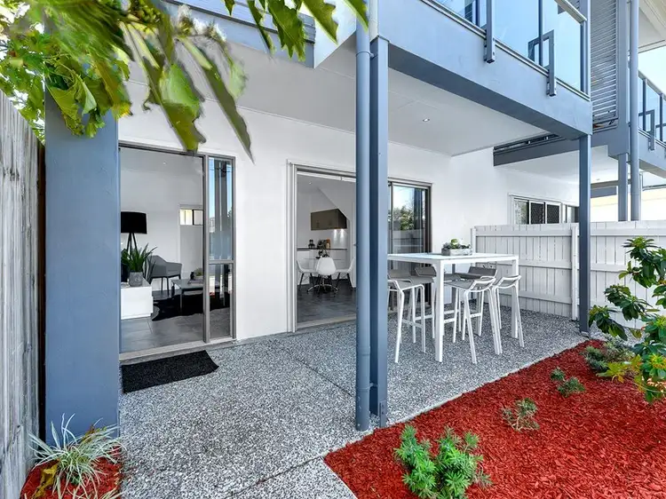 1/104 Pembroke Street, Carina QLD 4152