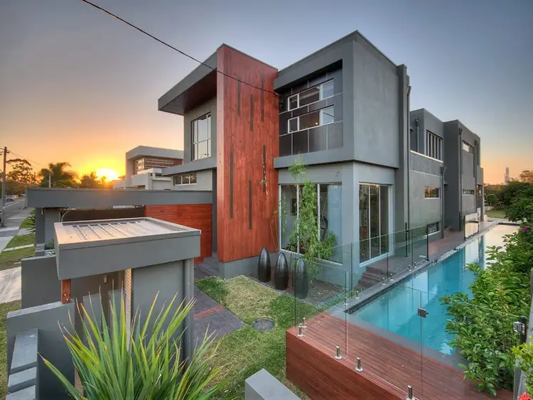 47 T E Peters Drive, Broadbeach Waters QLD 4218