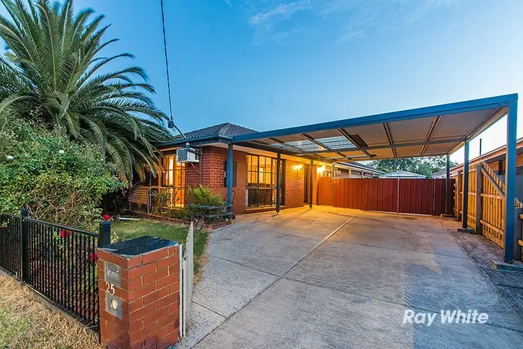 25 Caroline Crescent, Cranbourne West VIC 3977