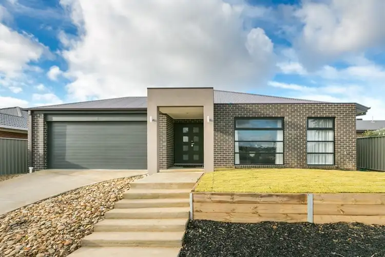 5 Klim Avenue, Kangaroo Flat VIC 3555