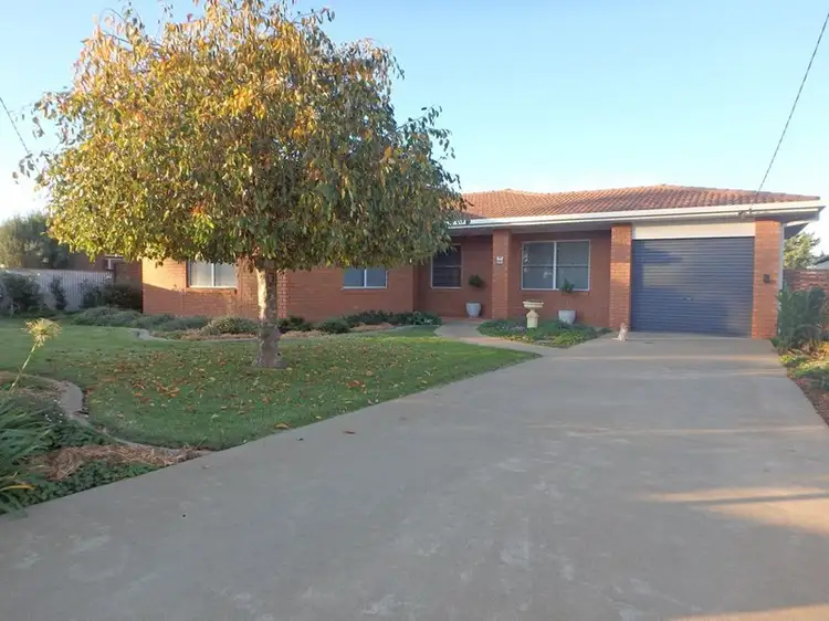 17 Bellevue Street, Temora NSW 2666