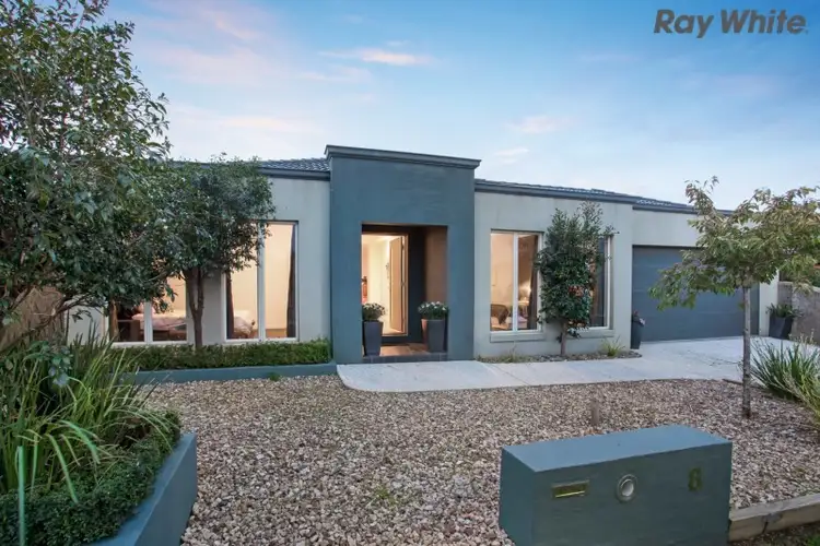 8 Marrowie Place, Taylors Hill VIC 3037