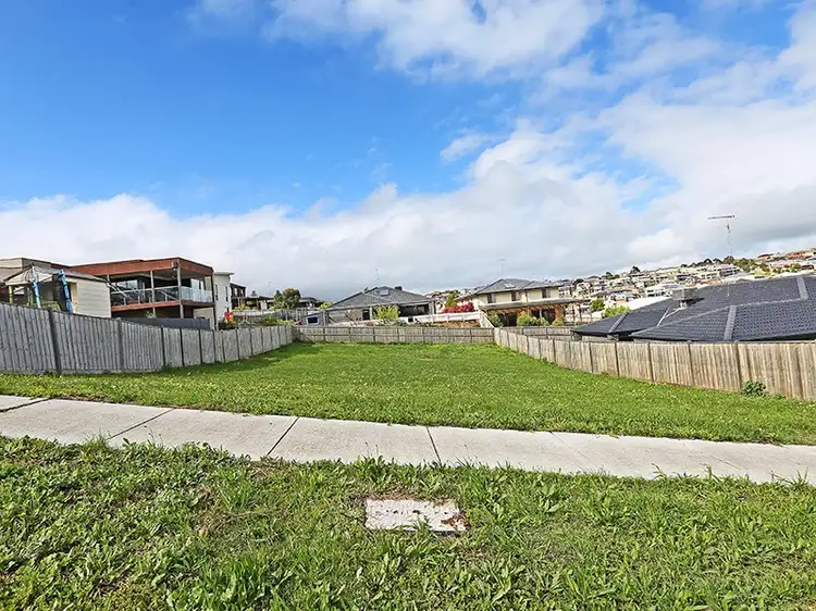6 Vilaine Street, Highton VIC 3216