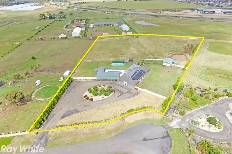 30 Viewbay Court, Lovely Banks VIC 3213
