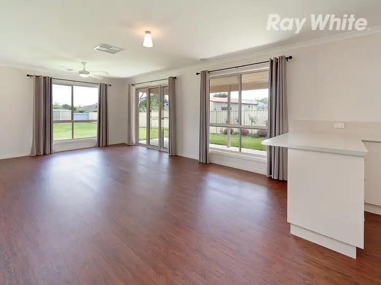 Fourth view of Homely house listing, 8 Lawrence Court, Jindera NSW 2642
