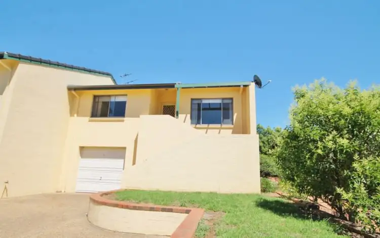 1/77 Thornhill Street, Young NSW 2594