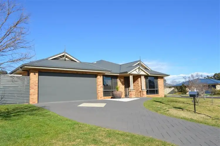 10 Selkirk Avenue, Dubbo NSW 2830