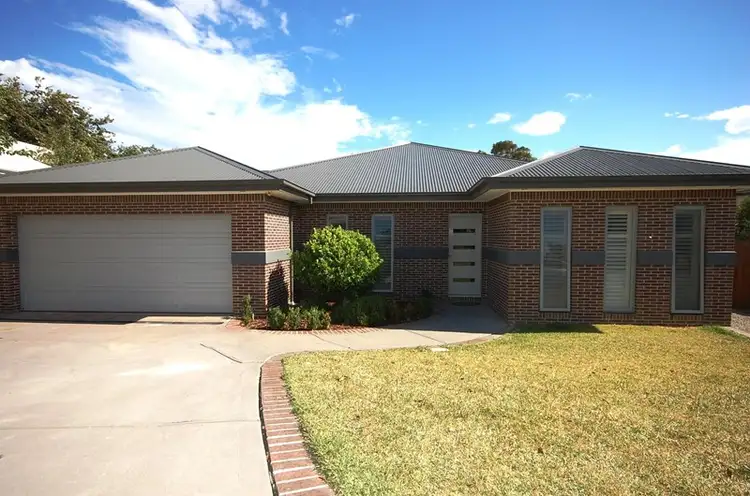 16 Forest Road, Yarra Glen VIC 3775