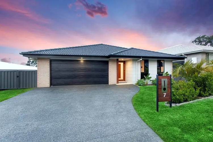 7 Seashore Place, Sandy Beach NSW 2456