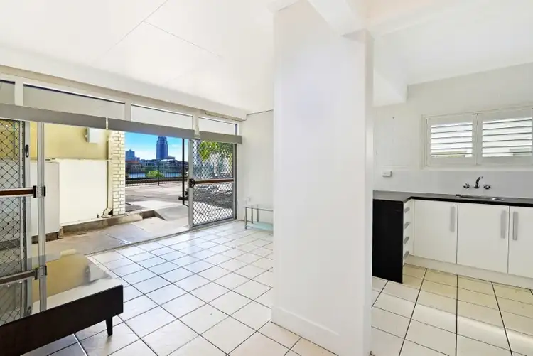 Fourth view of Homely unit listing, 4/107 Stanhill Drive, Chevron Island QLD 4217
