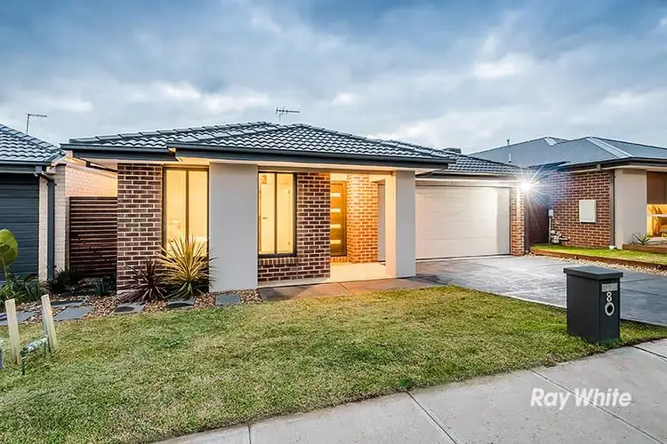 8 Hassett Lane, Cranbourne West VIC 3977