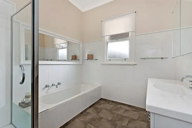 Sixth view of Homely house listing, 1 Thompson Street, Hamilton VIC 3300