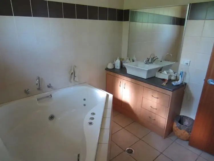 Sixth view of Homely house listing, 8 Kavanagh Circuit, Temora NSW 2666