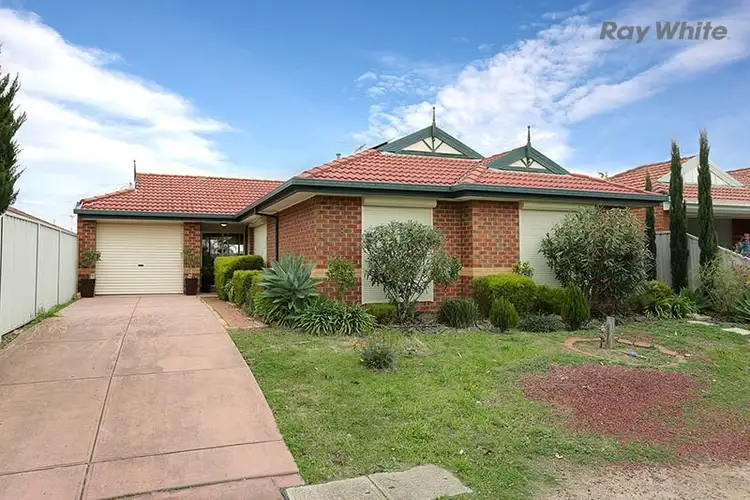 8 Stoneman Turn, Caroline Springs VIC 3023